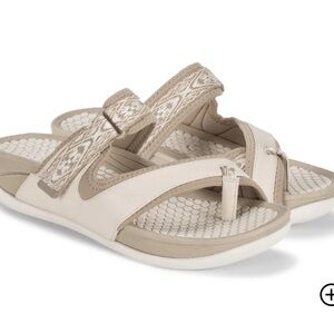 Baretraps Women's Beige Sandals